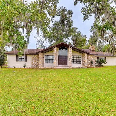 1 Mi To Paddock Mall Home With Outdoor Dining Area